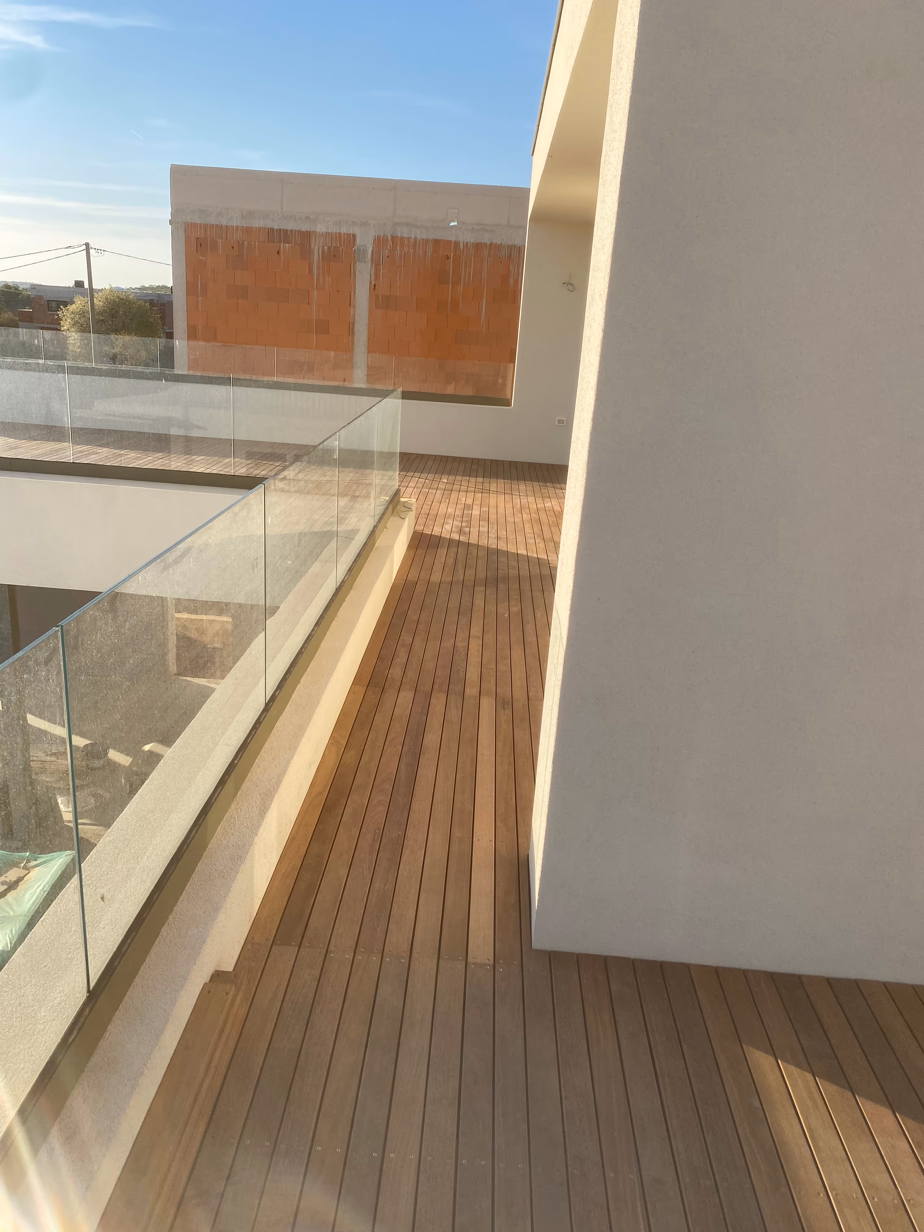 Image from Prostorna terasa s steklenimi ograjami album