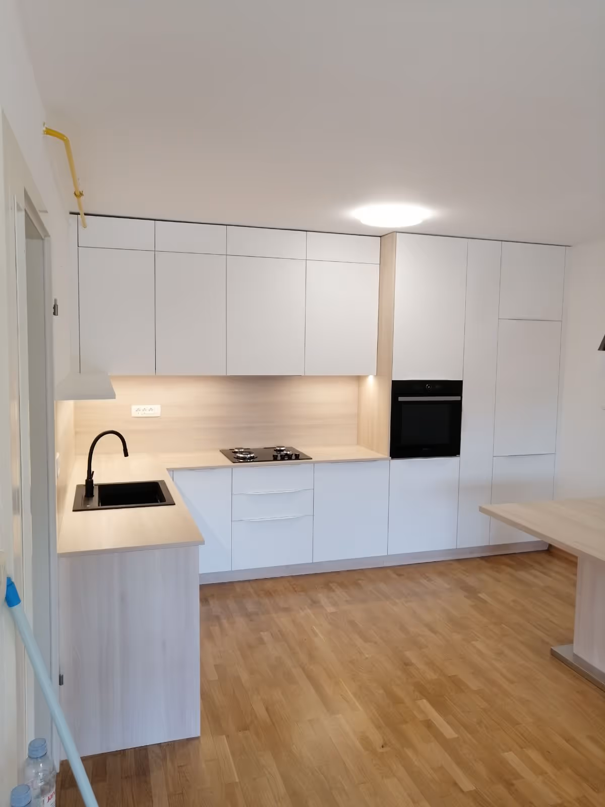 Image from Moderna kuhinja v svetlih tonih album